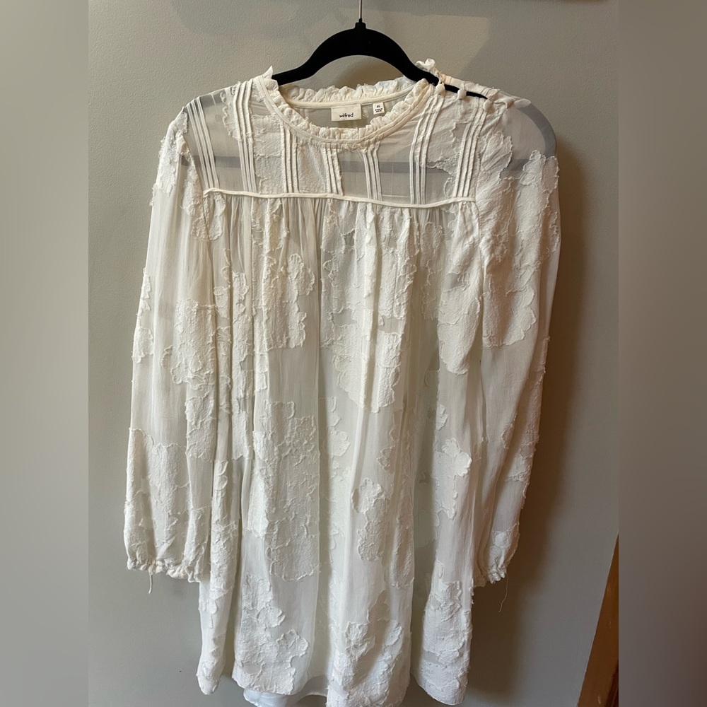ARITZIA Wilfred size xs (fits like a small) white, semi sheer, fully lined.